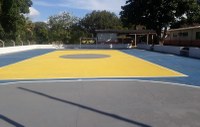 Com iniciativa da Câmara Mnicipal, quadra de esportes recebe pintura pela primeira vez.